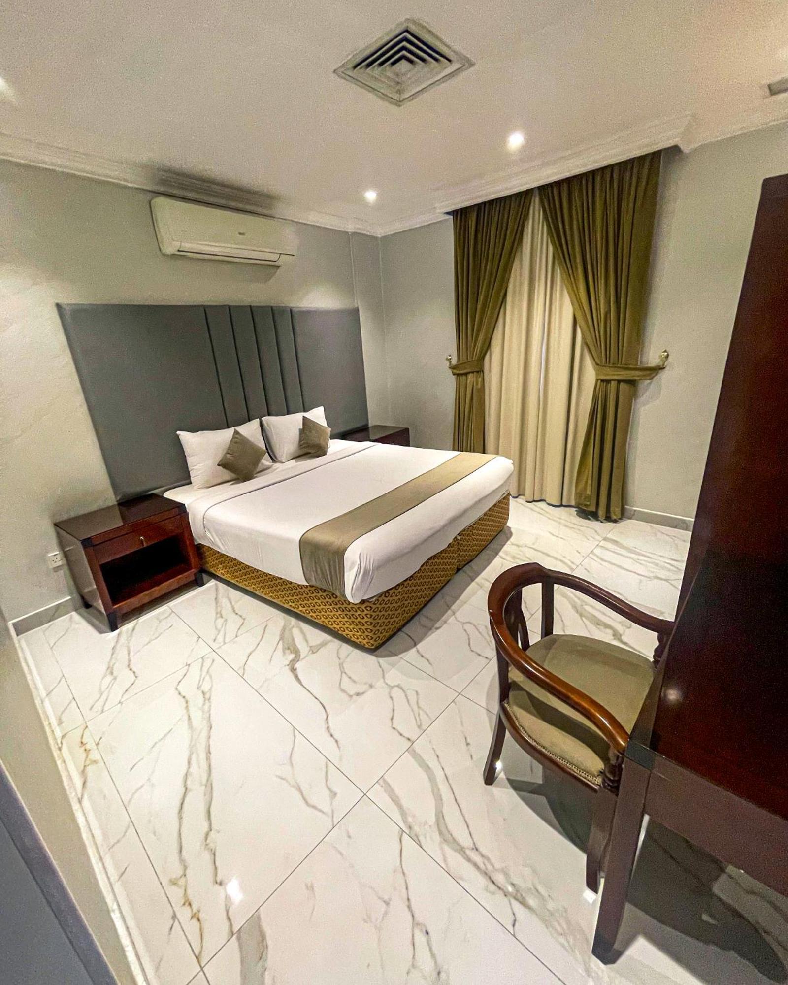 Continental Suite Farwaniya Kuwait City Exterior photo