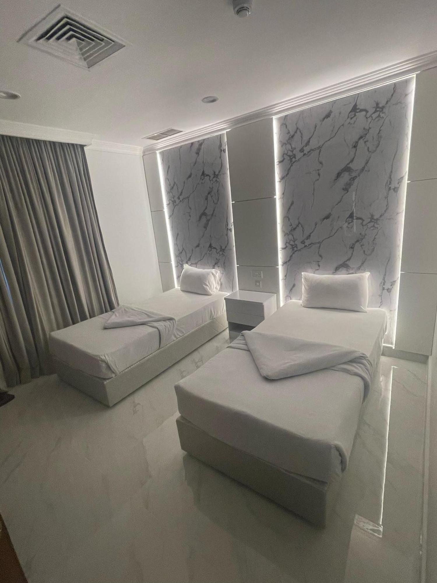 Continental Suite Farwaniya Kuwait City Exterior photo