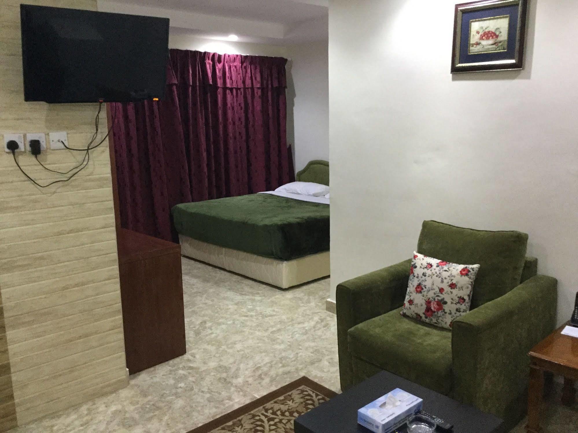 Continental Suite Farwaniya Kuwait City Exterior photo