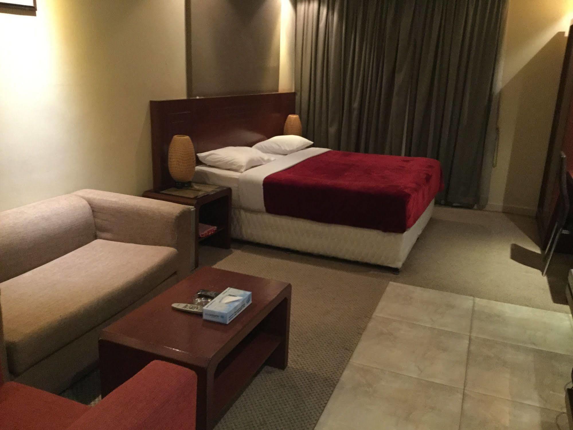 Continental Suite Farwaniya Kuwait City Exterior photo